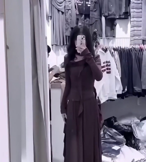 南京大学高颜值反差婊美女 张捷婷，齐刘海白T恤美女 上位骑乘式插入鸡巴高潮淫荡呻吟 私下性爱视频曝光外流 - 18J.TV